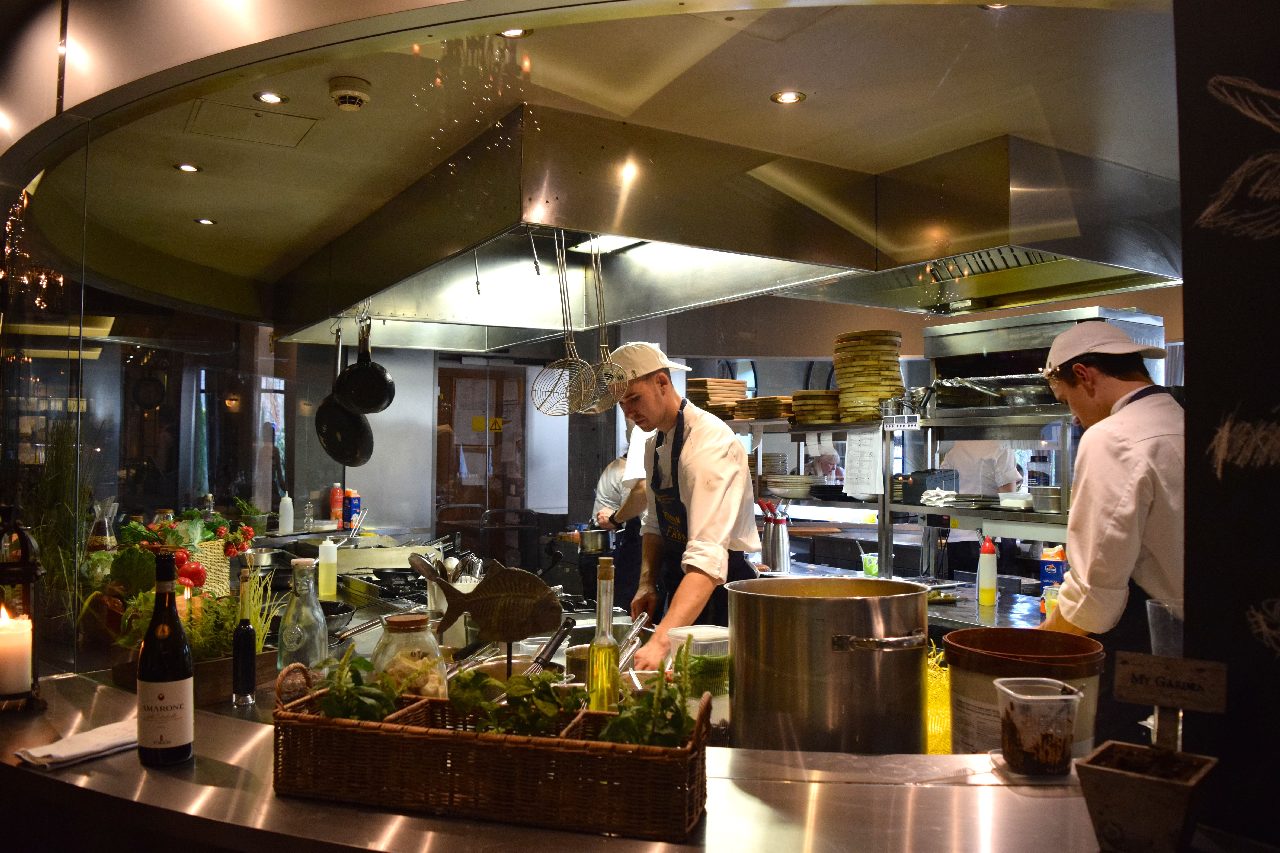 Open kitchen at Restaurant Farm